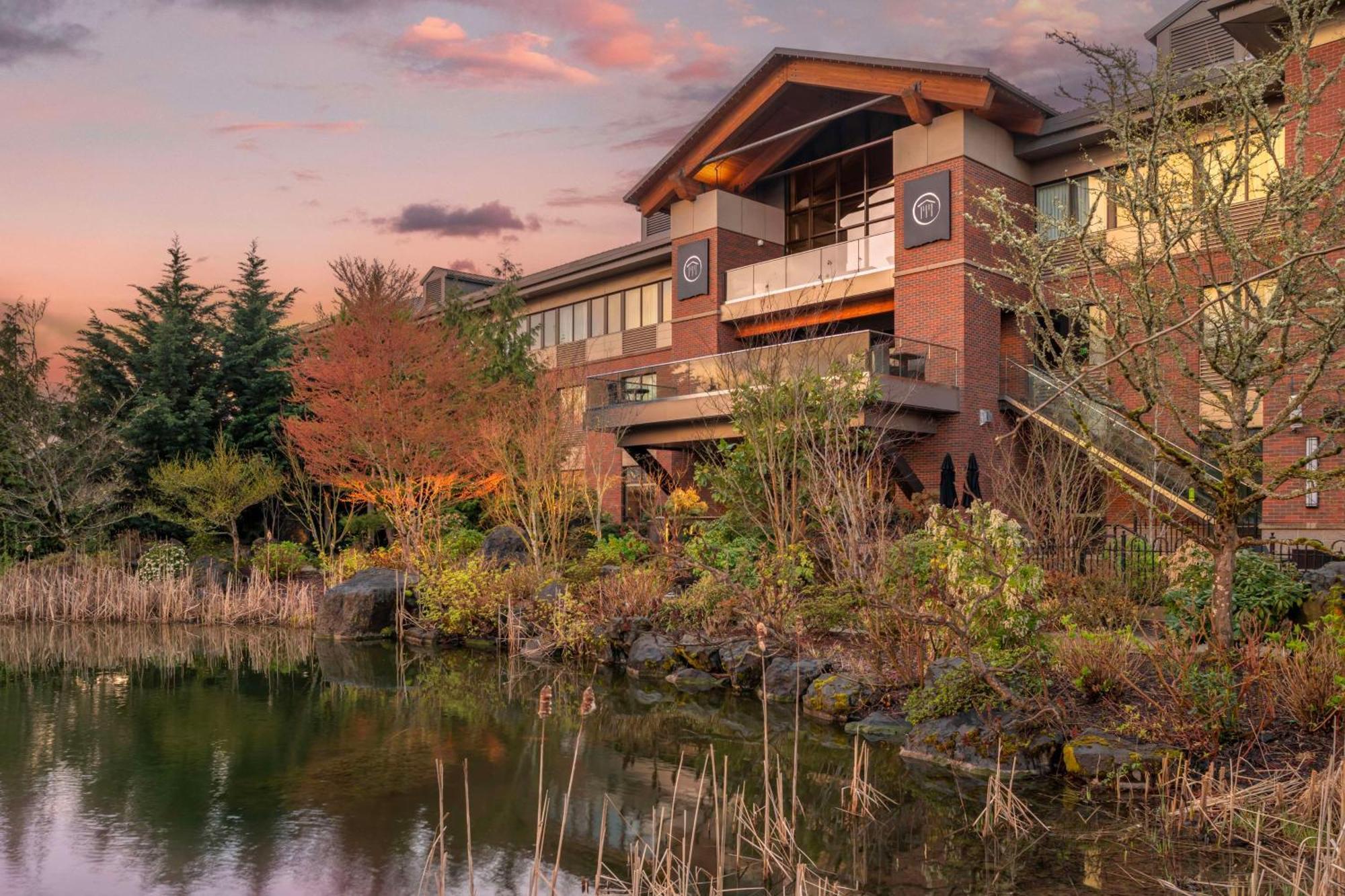 Best Western Premier Boulder Falls Inn Lebanon Exteriör bild